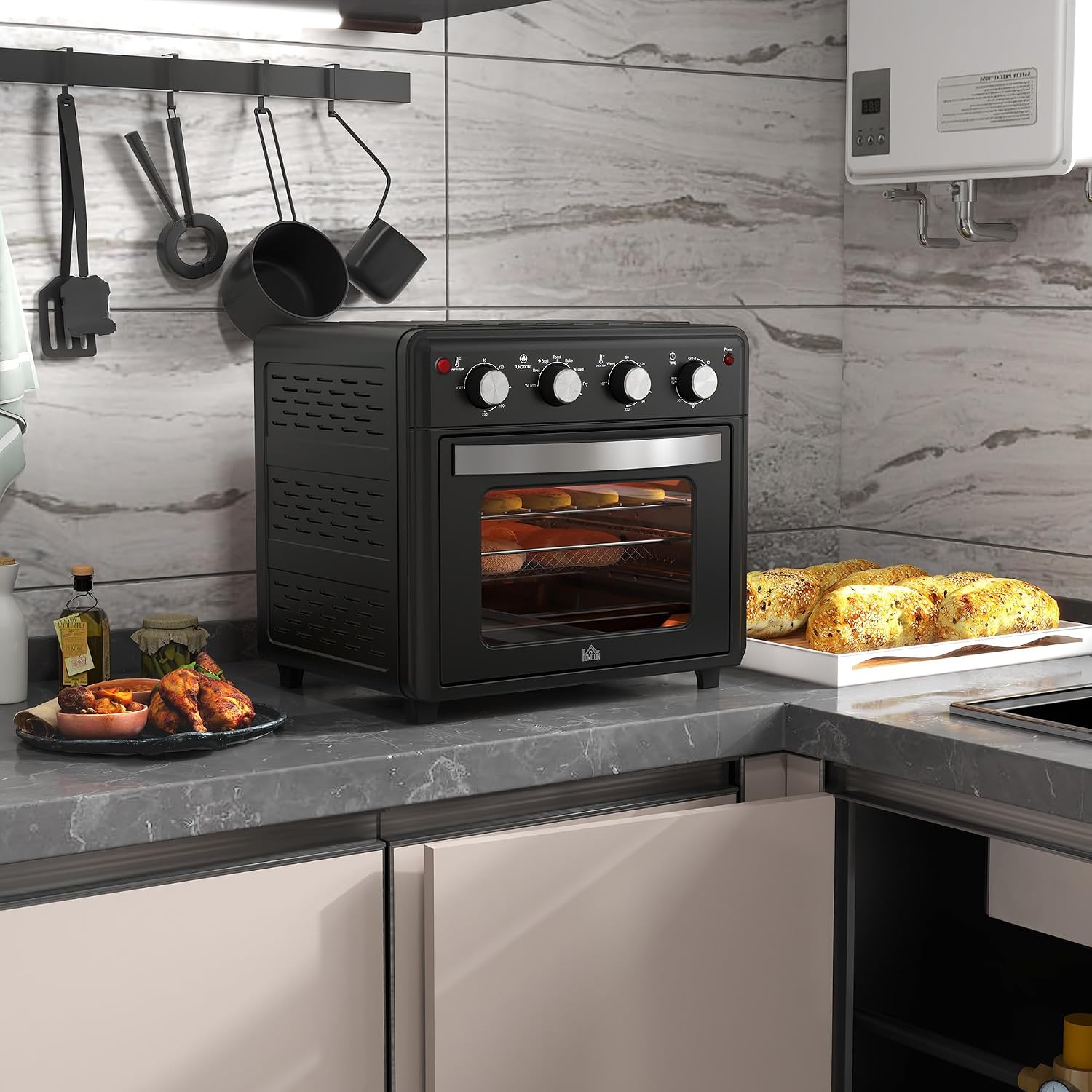 HOMCOM Mini Backofen mit Umluft 30 L 1600W 90-230°C 60 Min. Timer inkl. Innenbeleuchtung, Krümelblech, Warmhalteplatten, Backblech, Grillrost, Frittierkorb, Minibackofen Pizza-Ofen, Schwarz — Ansicht 2